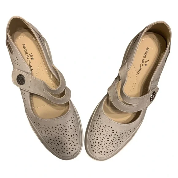 Unbranded Size 10W Beige Mary Jane Moccasins with Velcro strap closure preowned - Picture 5 of 6